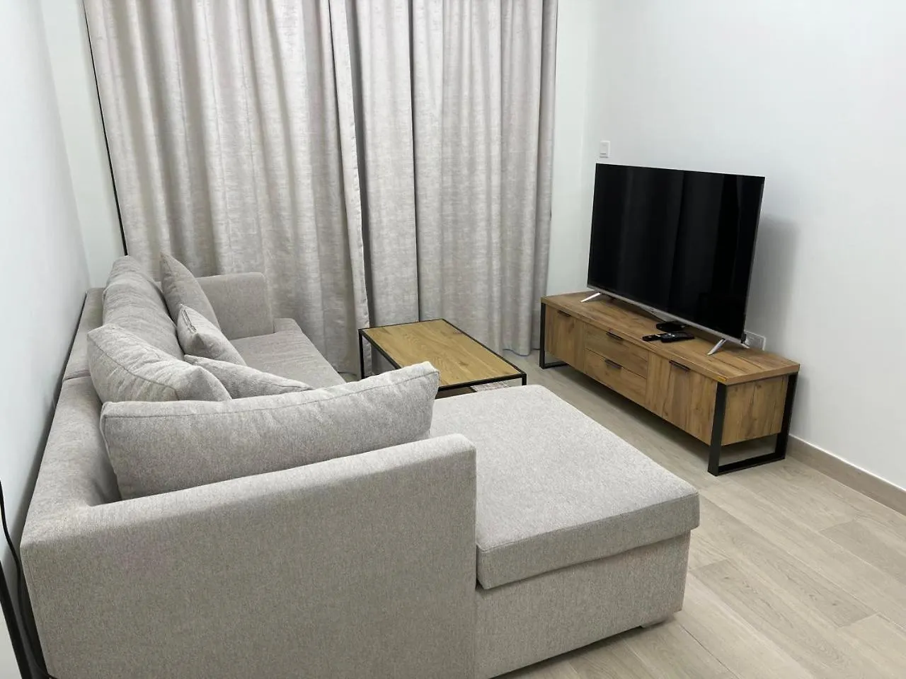 One Bedroom Apartment Close To Airport & Dubai Mall