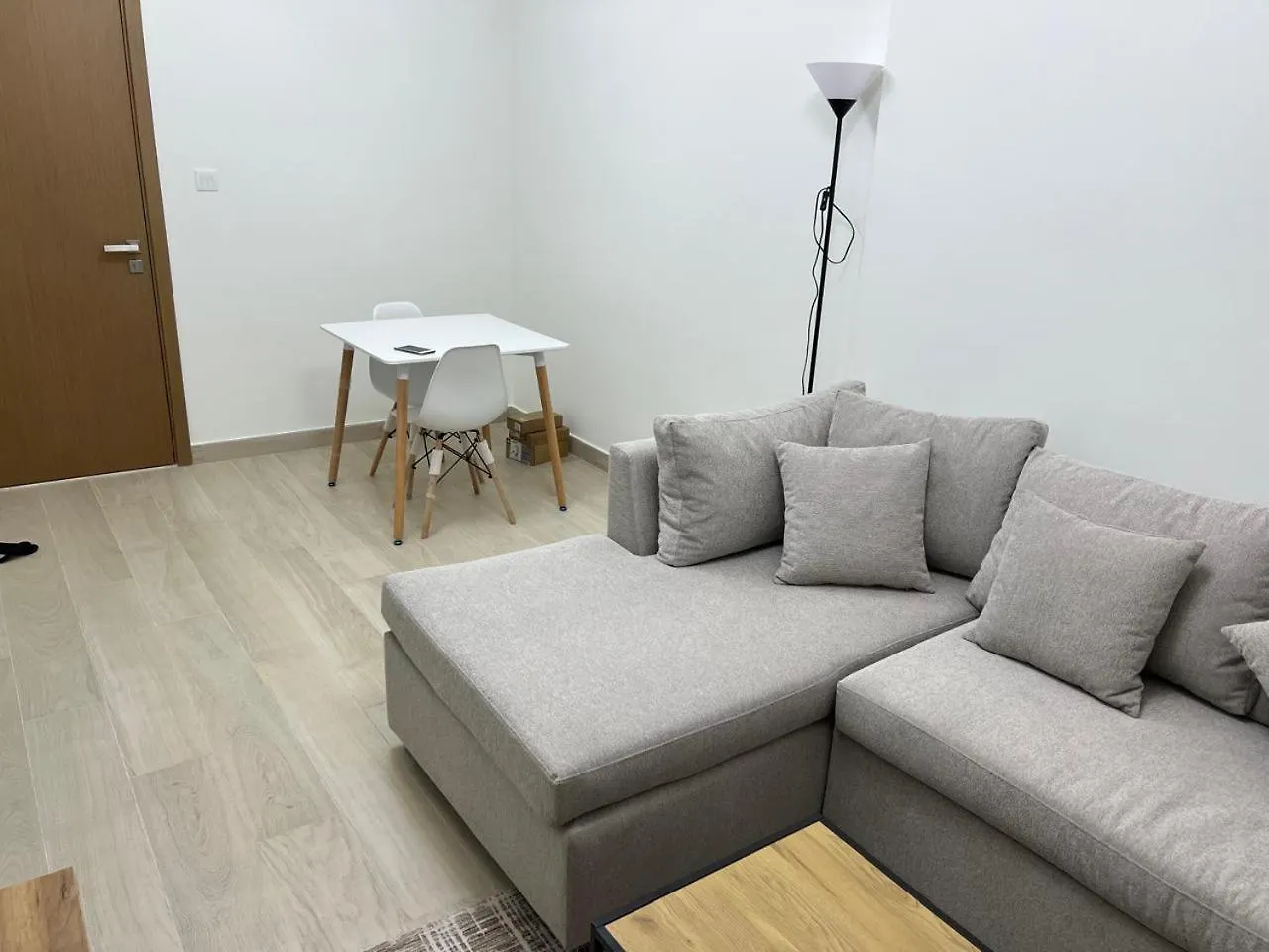 One Bedroom Apartment Close To Airport & Dubai Mall