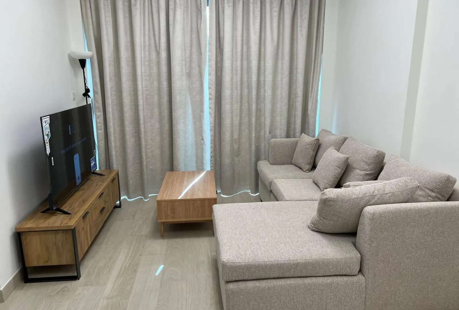 One Bedroom Apartment Close To Airport & Dubai Mall