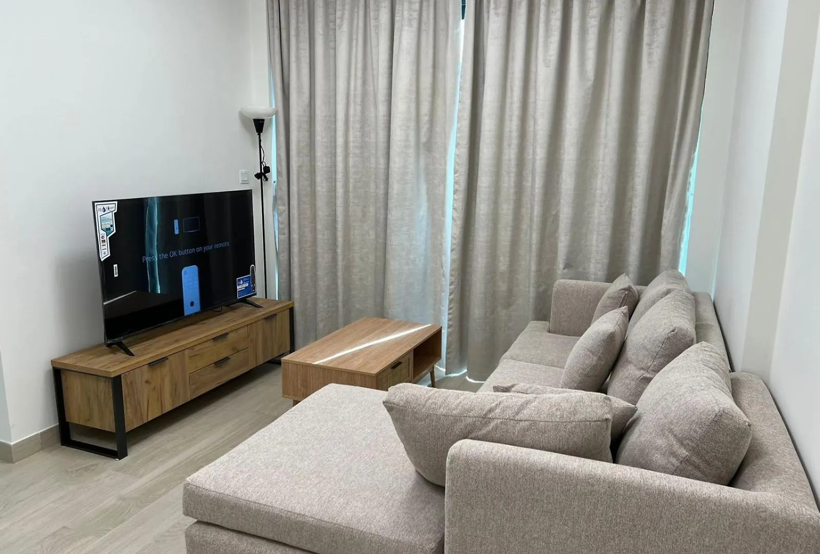 One Bedroom Apartment Close To Airport & Dubai Mall contacts